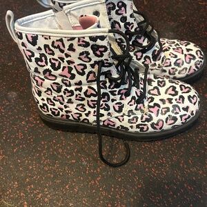 Girls skecher boots